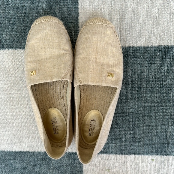 MK Shoes - Picture 2 of 5